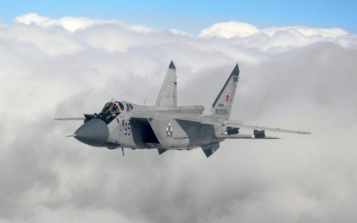 危在旦夕！俄军3架米格-31遭北约F-35A拦截，要对爱沙尼亚下手？