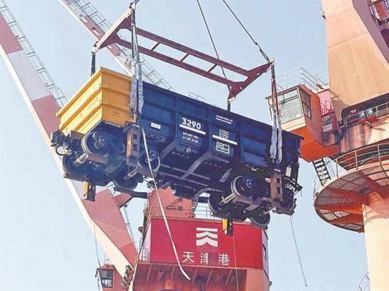 中车齐车公司矿石车首次出口非洲