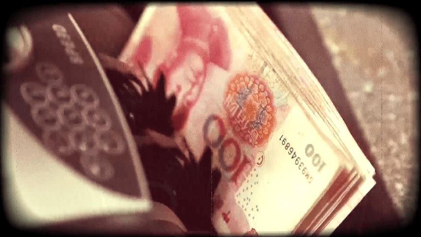 “我不要活了!”上海阿婆崩溃,买了近30年的保险全被退!警方:若继续持有价值百万